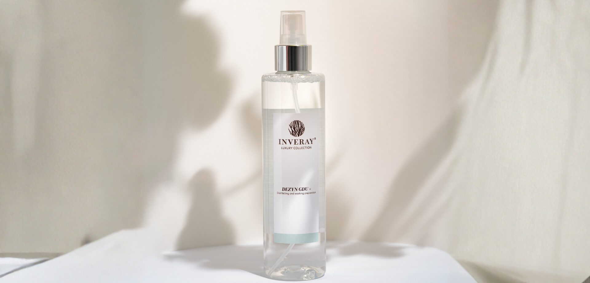 Cleaner do paznokci -- preparat odtłuszczający przy manicure hybrydowym, zastosowanie w domu