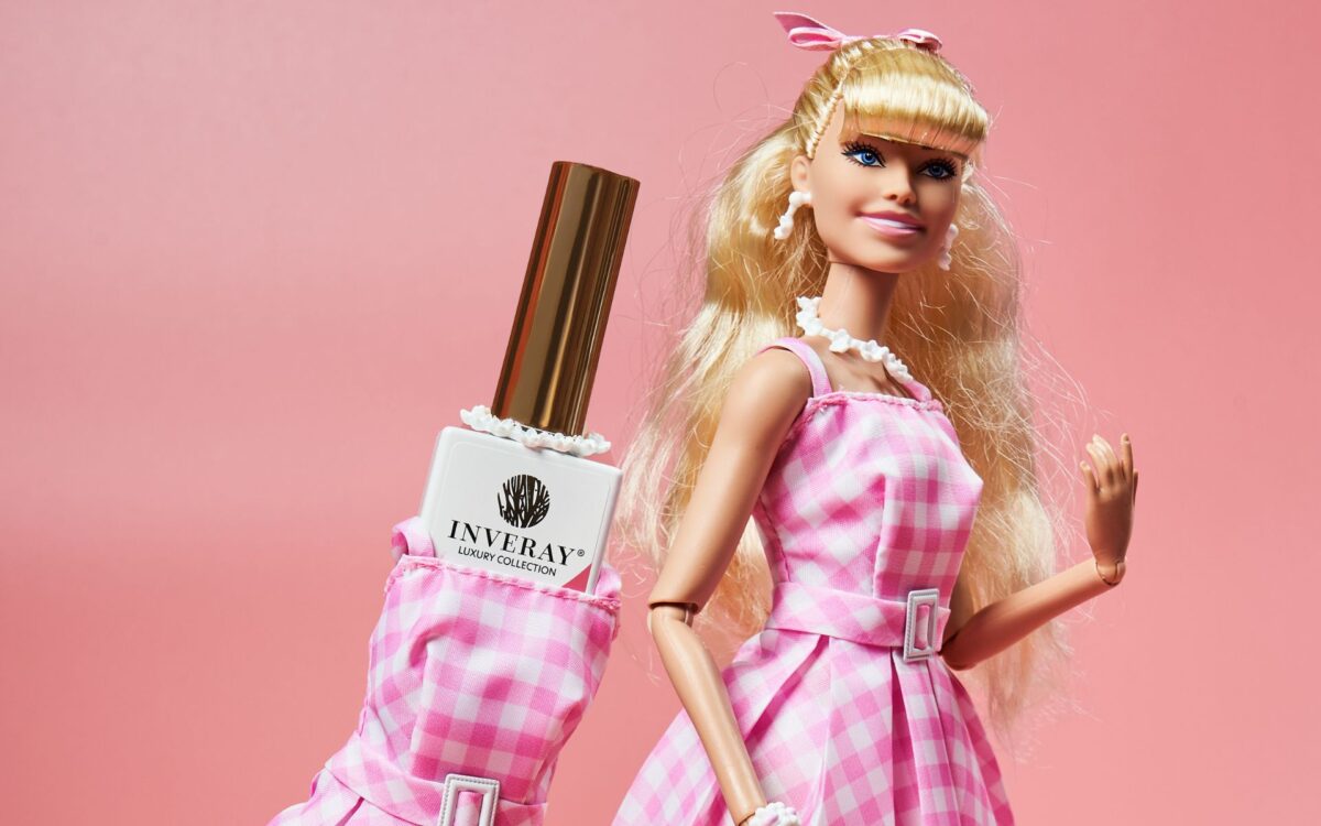 Barbie nails - najmodniejszy manicure ostatnich tygodni