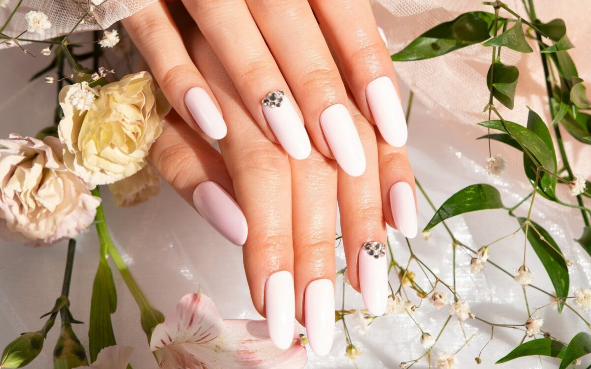Manicure dla świadkowej - jaki będzie odpowiedni?