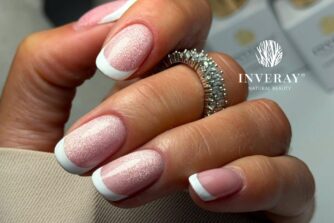 Clean girl nails -- naturalny manicure w stylu Hailey Bieber i księżnej Kate