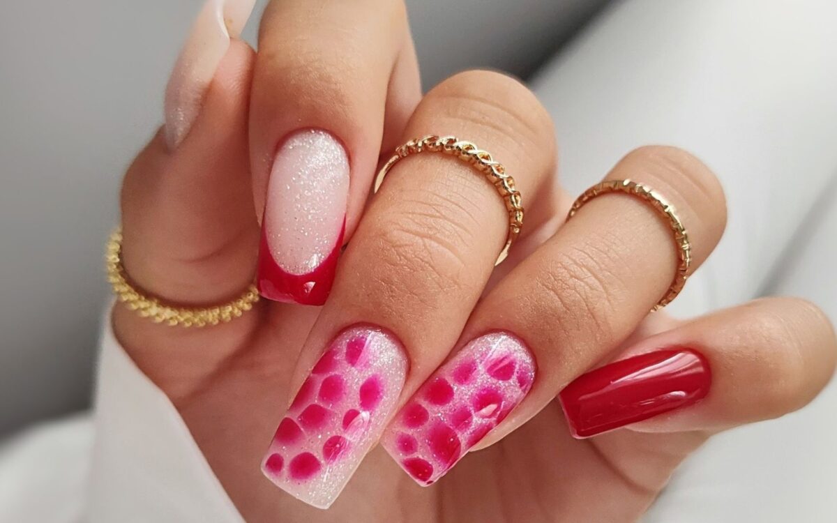 Jak ozdobić różowe paznokcie? Poznaj inspiracje na różowy manicure!
