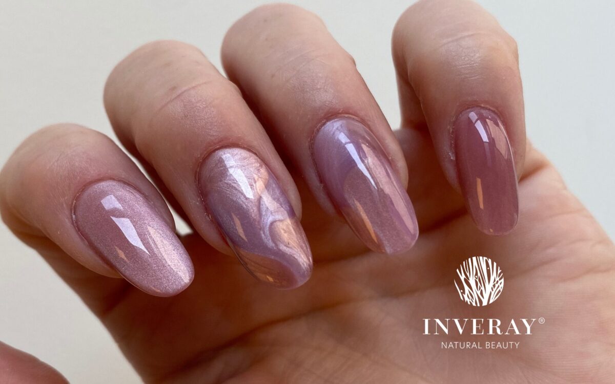 Jelly nails -- delikatny przezroczysty manicure z Korei i TikToka, jak uzyskać efekt