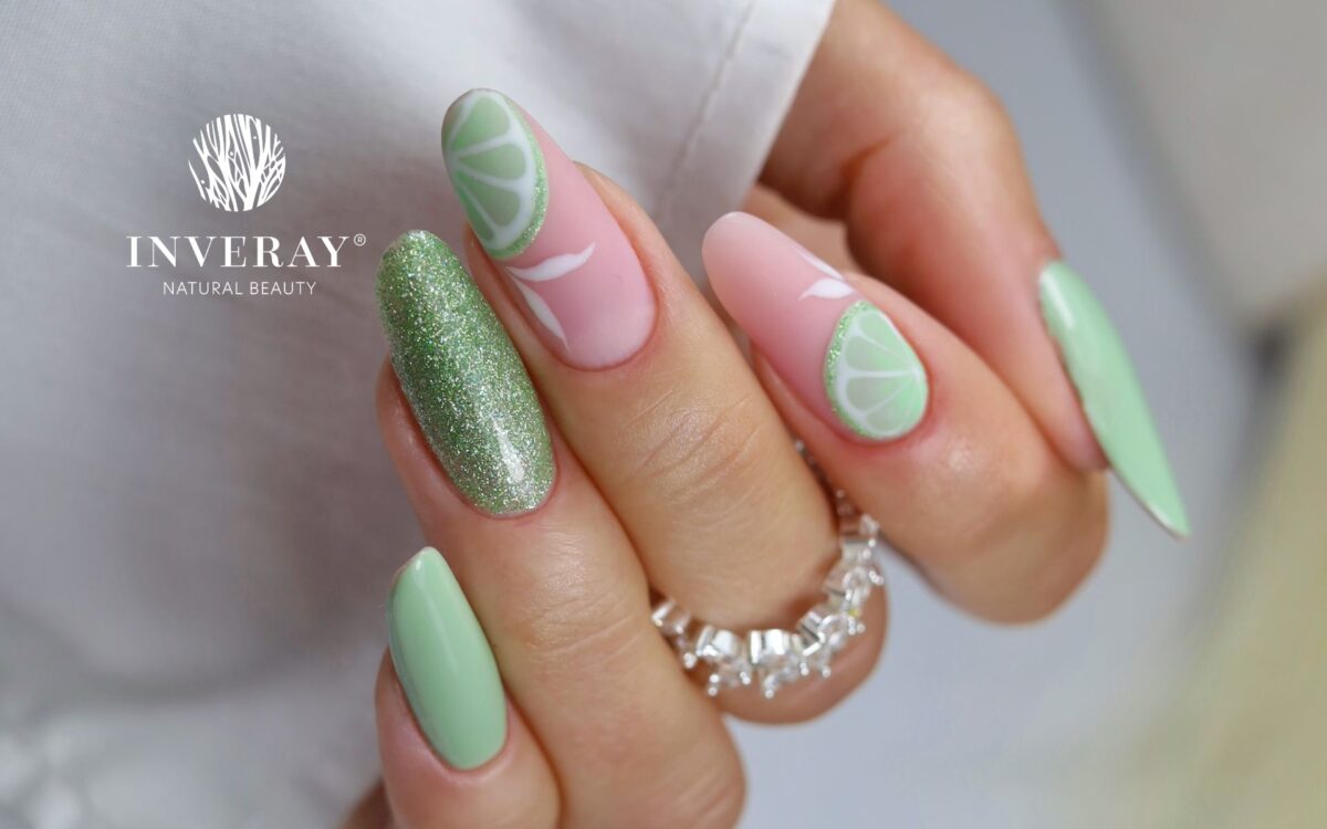 manicure do szkoły w delikatnych kolorach