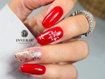 Manicure świąteczny 2025: motywy, które warto wykorzystać