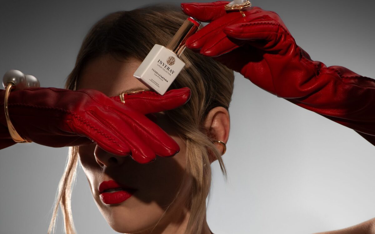 walentynkowe paznokcie hybrydowe w odcieniach czerwieni, różu i bordo