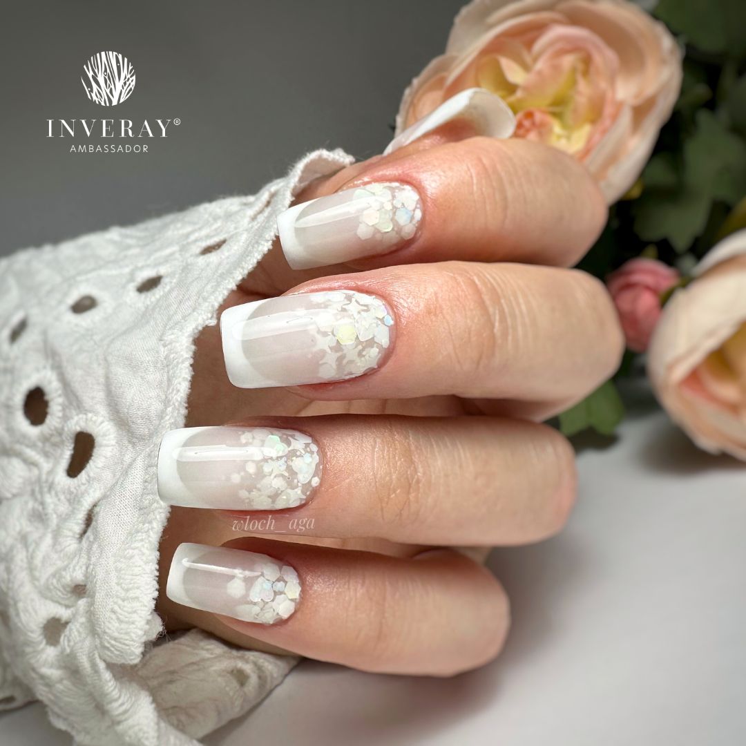 Lakier hybrydowy UV/LED Macaron No 01 – w odcieniu Sugar, perłowo-biały z drobinkami – główny widok produktu