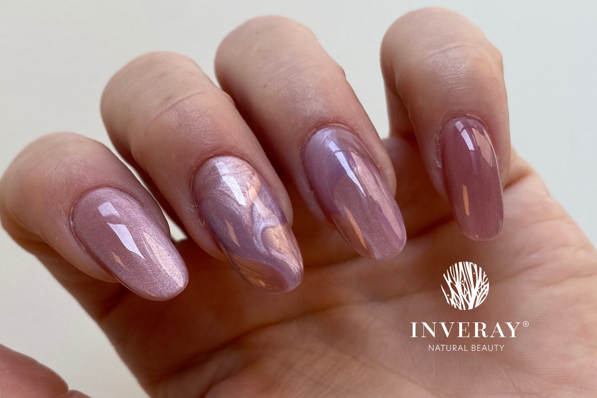 Jelly nails -- delikatny przezroczysty manicure z Korei i TikToka, jak uzyskać efekt