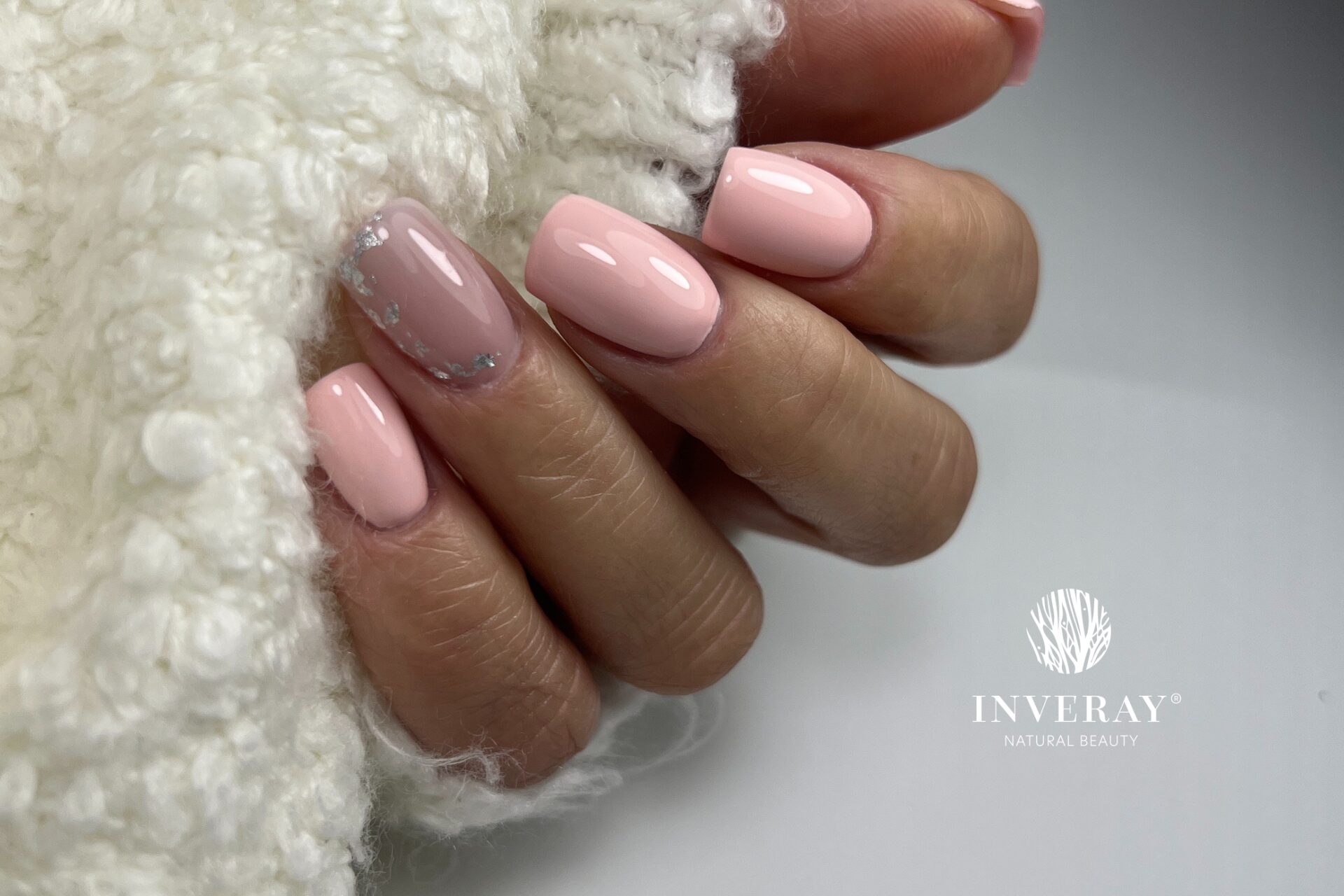 Naturalne paznokcie księżnej Kate -- królewski manicure inspirowany klasyczną elegancją