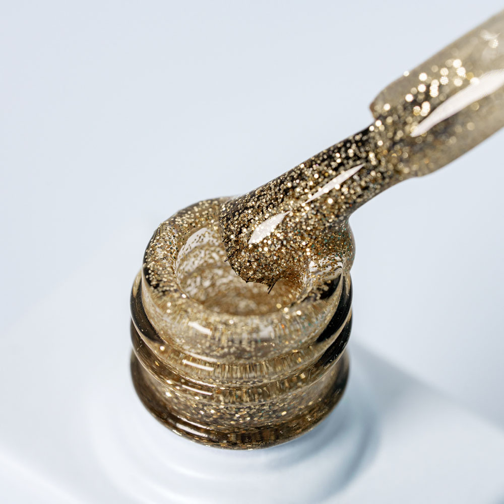 Lakier hybrydowy No. 079 - w odcieniu złoty chłodny - pędzelek zanurzony w lakierze