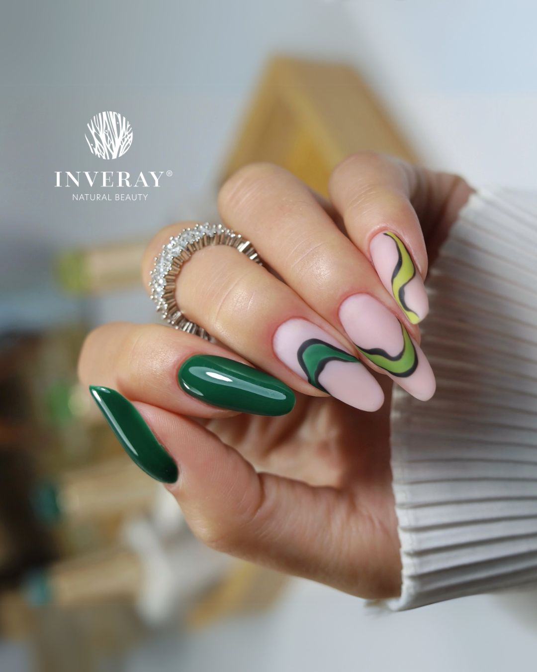 Lakier hybrydowy Inveray Klaudia Pakuła, kolor 085 CREATIVITY – zielony oliwkowy