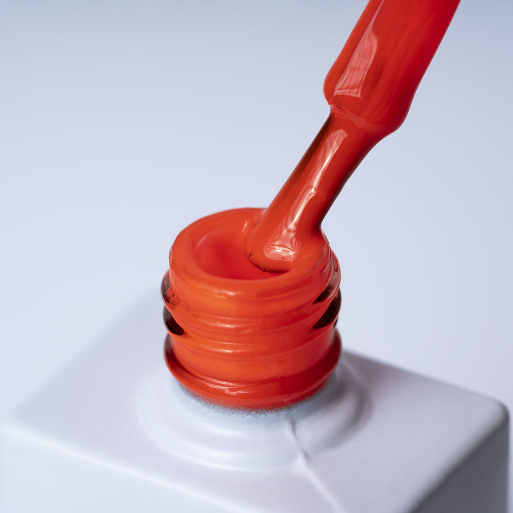 Lakier hybrydowy No. 025 – intensywny pomarańczowy – pędzelek zanurzony w lakierze lakier-hybrydowy-no-025-intensywny-pomaranczowy-lakier-na-pedzelku.jpg