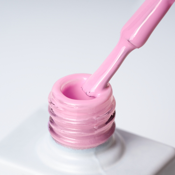 Lakier hybrydowy No. 171 - w odcieniu landrynkowym różowym - pędzelek zanurzony w lakierze