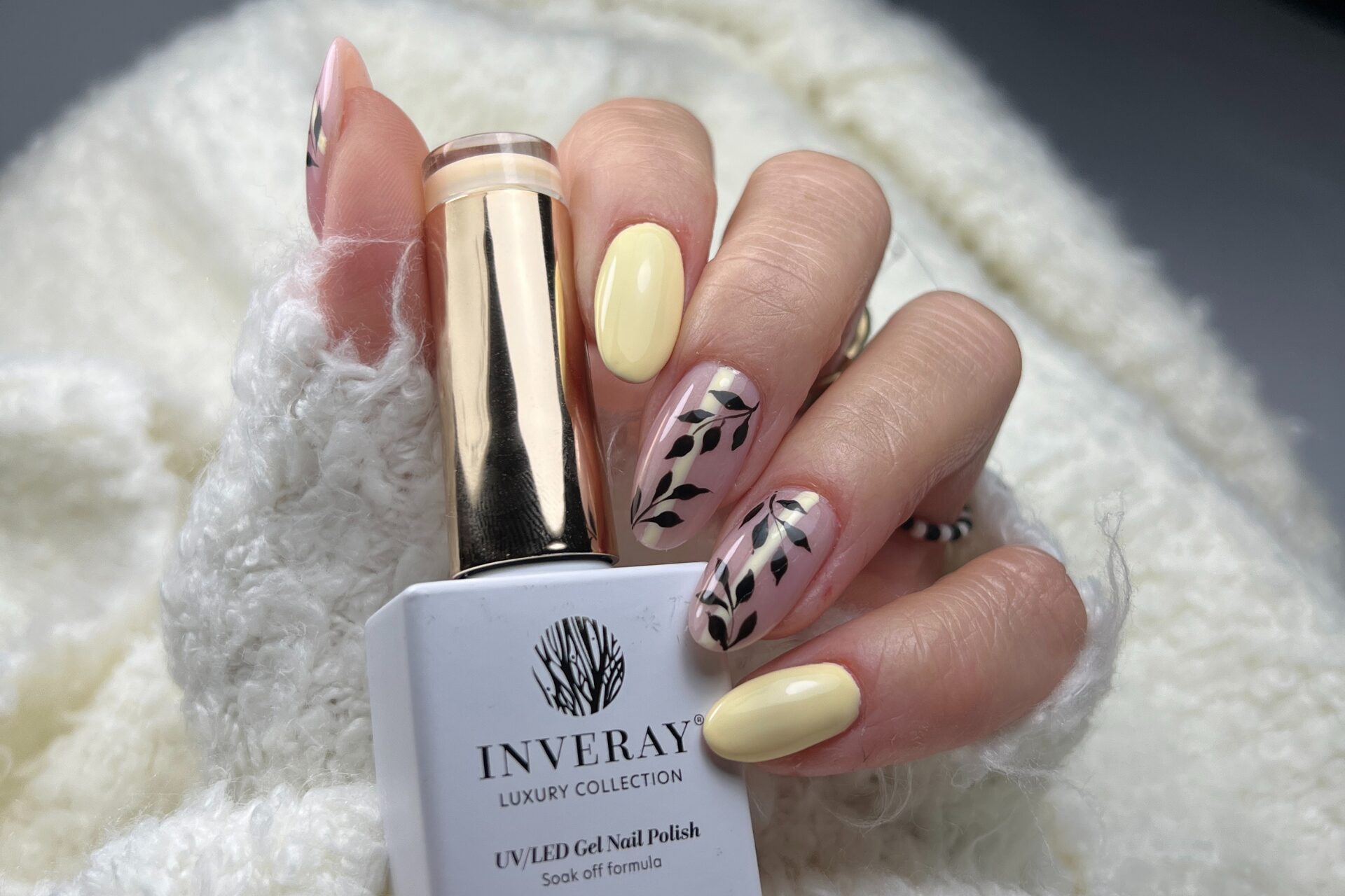 pastelowe lakiery hybrydowe na paznokciach -delikatne kolory na każdą porę roku