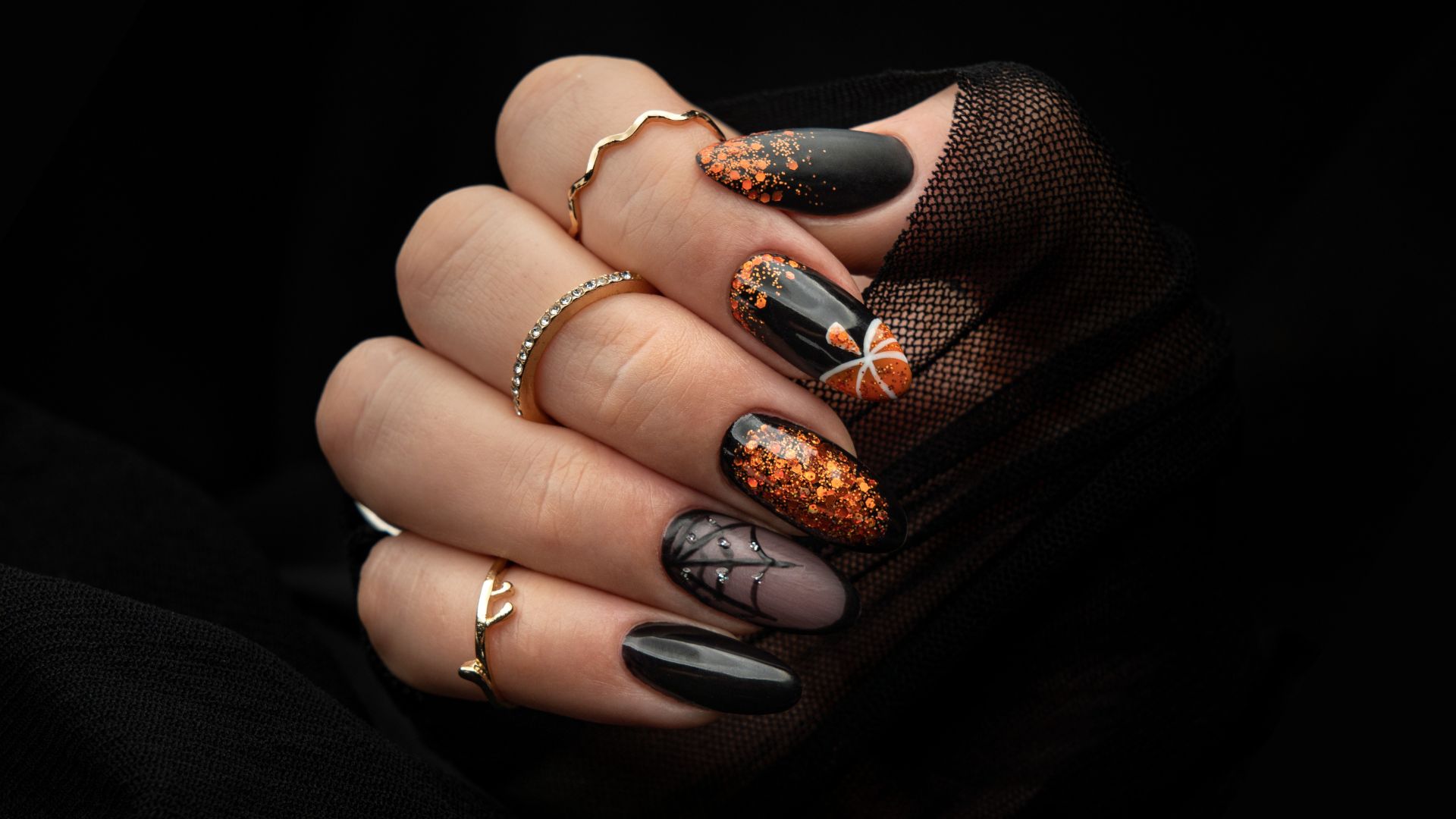 Paznokcie na Halloween -trendy w manicure 2023