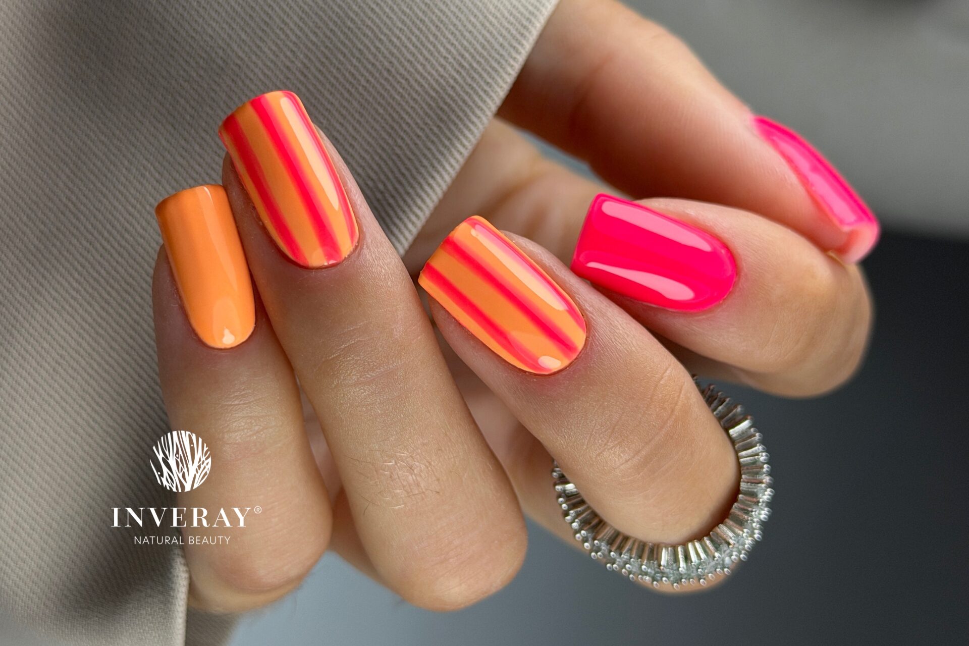 Modny manicure na wakacje 2026 -- najmodniejsze trendy, kolory i inspiracje na lato