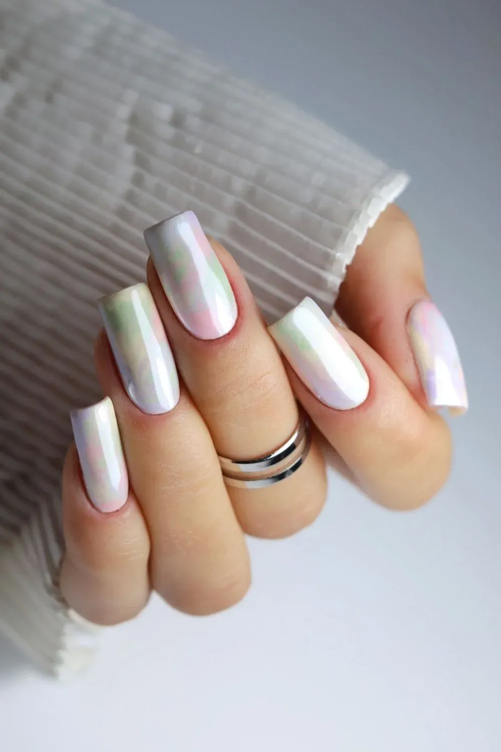 Pastelowe paznokcie -miętowy odcień Inveray